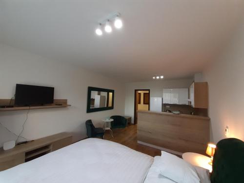 Posteľ alebo postele v izbe v ubytovaní Entrez Apartments 5 - City center with small garden