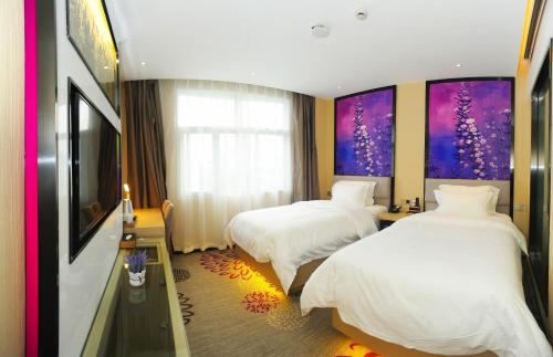 Krevet ili kreveti u jedinici u okviru objekta Lavande Hotels·Hangzhou Xiaoshan International Airport