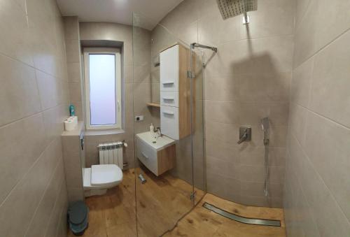 Ein Badezimmer in der Unterkunft Prusa 6 apartamenty