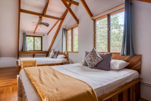 Un pat sau paturi într-o cameră la Selina Santa Teresa South