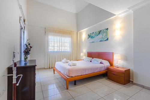En eller flere senger på et rom på Terrazas del Duque 3A001