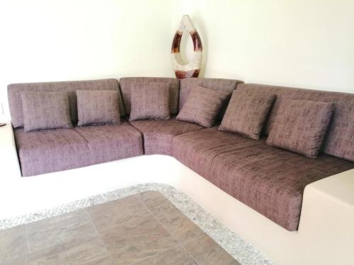 a brown couch in a living room at Ceiba Studios in Zihuatanejo