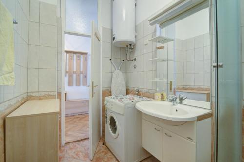 Vonios kambarys apgyvendinimo įstaigoje Apartment Riva