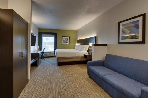 a hotel room with a bed and a couch at Holiday Inn Express Hotel & Suites Lebanon by IHG in Lebanon