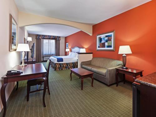 Afbeelding uit fotogalerij van Holiday Inn Express Hotel & Suites Henderson - Traffic Star, an IHG Hotel in Henderson