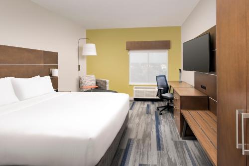 Holiday Inn Express & Suites San Antonio North-Windcrest, an IHG Hotel Image