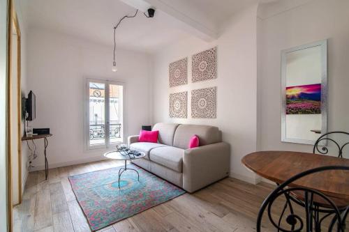 Romantic and new apartment in the famous Rue Meynadier in the supercentre of Cannes
