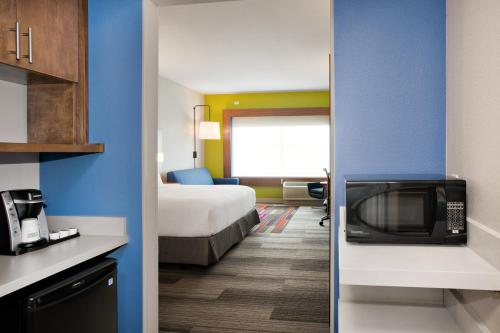 a hotel room with a bed and a television at Holiday Inn Express & Suites - Prosser - Yakima Valley Wine by IHG in Prosser