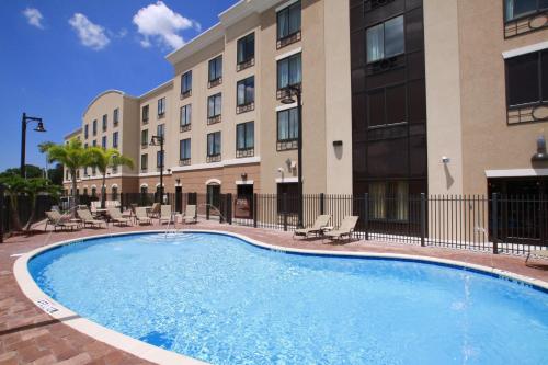 Gallery image of Holiday Inn Express Hotel & Suites Tampa-USF-Busch Gardens, an IHG Hotel in Tampa