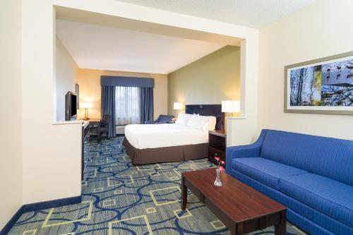 a hotel room with a bed and a couch at Holiday Inn Express Hotel & Suites Easton by IHG in Easton