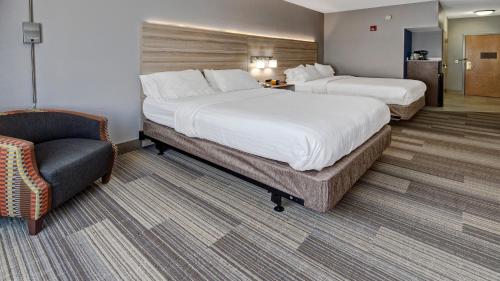 Postel nebo postele na pokoji v ubytování Holiday Inn Express Hotel & Suites London by IHG