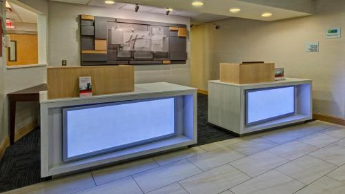 Vstupní hala nebo recepce v ubytování Holiday Inn Express Hotel & Suites London by IHG