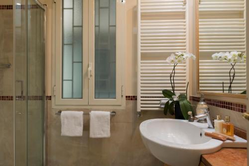 Luxury Apt with Colosseum View