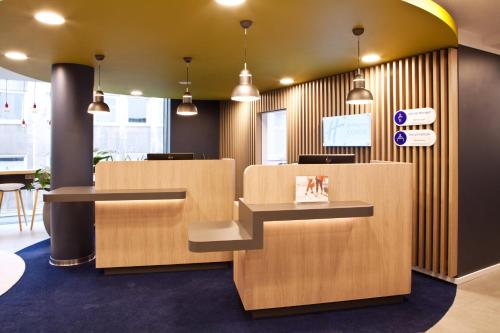 a lobby with a reception desk in a building at Holiday Inn Express - Mülheim - Ruhr by IHG in Mülheim an der Ruhr