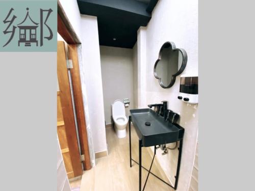 a bathroom with a sink and a toilet at 屏東市鄉下人家生活體驗 in Pingtung City