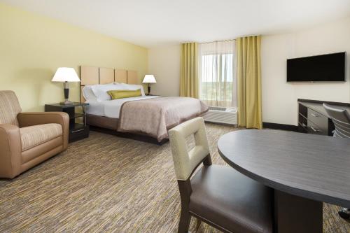 Ένα ή περισσότερα κρεβάτια σε δωμάτιο στο Candlewood Suites Columbia Hwy 63 & I-70 by IHG