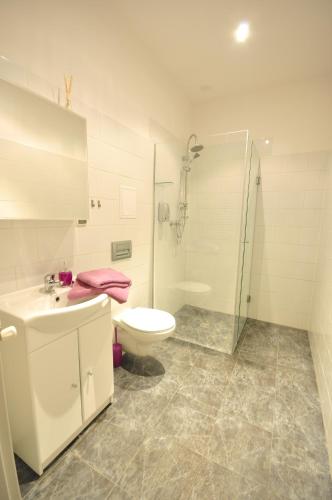 Koupelna v ubytování Apartamenty Młyńska15 self check-in 24h