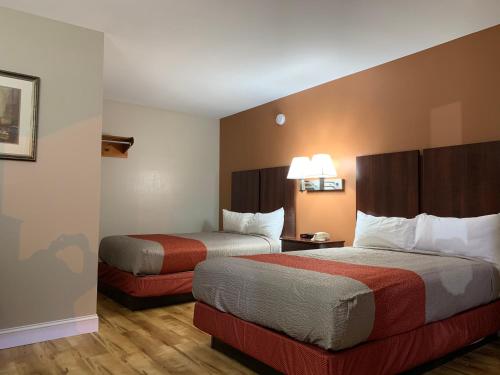 a room with two beds in a hotel room at Orbits Inn in Somerset