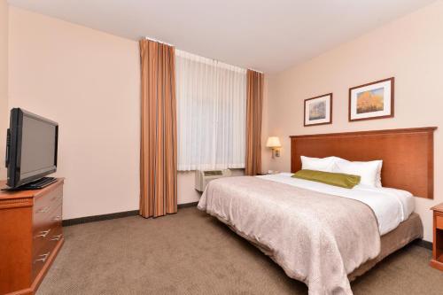 Candlewood Suites San Diego, an IHG Hotel Image