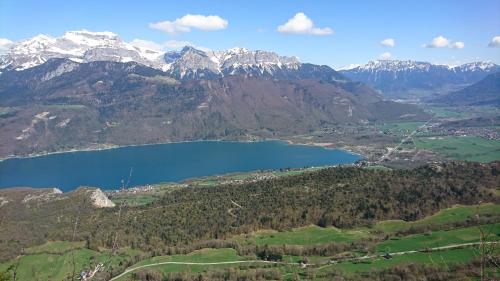 a view of a mountain range with a lake at Studio à la campagne au bout du lac d'Annecy in Doussard