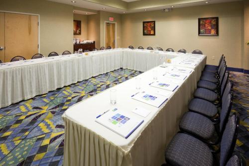 Konferenční prostory v ubytování Holiday Inn Express & Suites Toluca Zona Aeropuerto by IHG