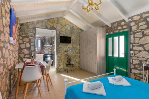 TV a/nebo společenská místnost v ubytování Sofias cottage Razata Argostoli