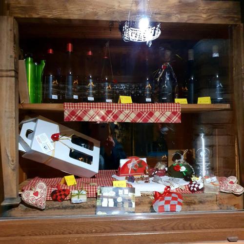 a shelf filled with lots of items on a table at Chèvres à Cheval - Apartment in Aosta