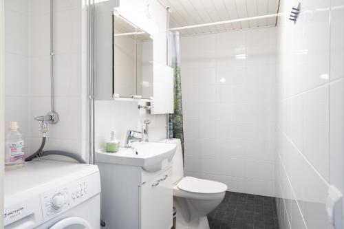 
Kylpyhuone majoituspaikassa Hiisi Homes Helsinki Sörnäinen
