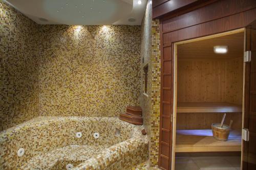 Koupelna v ubytování Protaras Seafront Villa Infinte Aretousa
