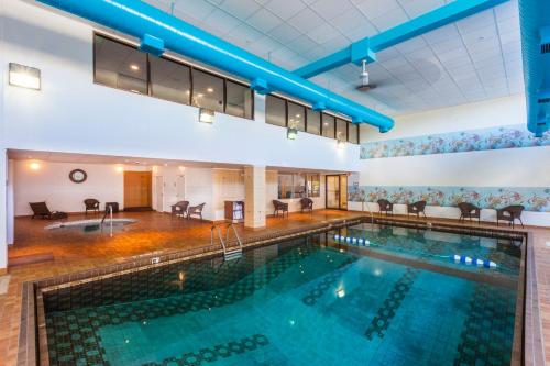 a swimming pool in a building with a pool at Holiday Inn Express Hotel & Suites Saint John Harbour Side by IHG in Saint John
