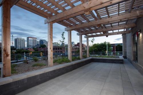an outdoor patio with a wooden pergola at Holiday Inn Express & Suites Downtown Ottawa East by IHG in Ottawa
