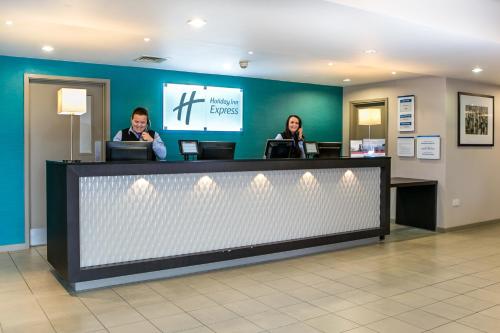 
Staff di Holiday Inn Express Manchester Airport, an IHG Hotel
