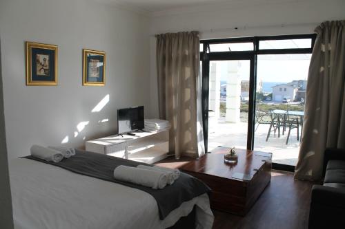 Ένα ή περισσότερα κρεβάτια σε δωμάτιο στο Adam's Guest House