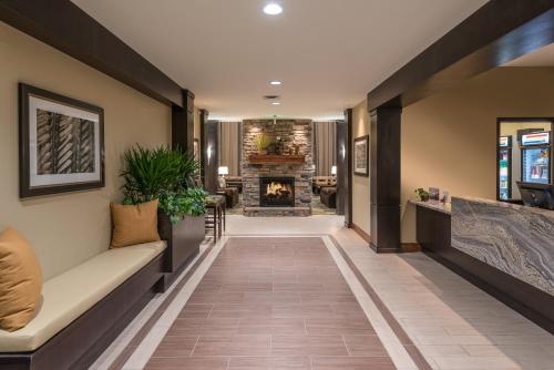 The lobby or reception area at Staybridge Suites Eau Claire - Altoona, an IHG Hotel