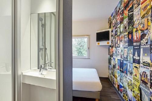 Ванна кімната в HotelF1 Perpignan Sud