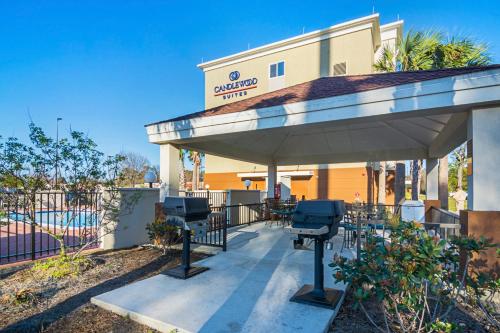 Балкон или терраса в Candlewood Suites - Pensacola - University Area by IHG
