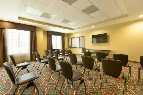 Staybridge Suites Orlando at SeaWorld by IHG - Free Breakfast & Shuttle to SeaWorld Parks photo 40