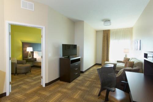 Staybridge Suites Orlando at SeaWorld by IHG - Free Breakfast & Shuttle to SeaWorld Parks photo 15