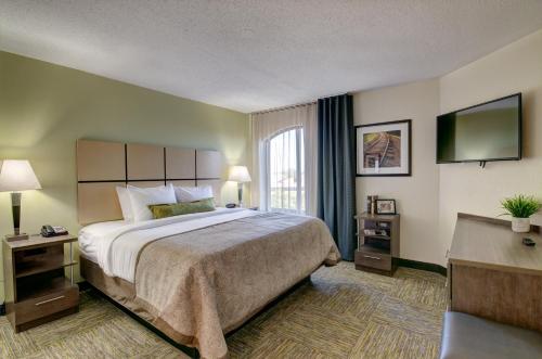 Легло или легла в стая в Candlewood Suites Richmond - West Broad, an IHG Hotel