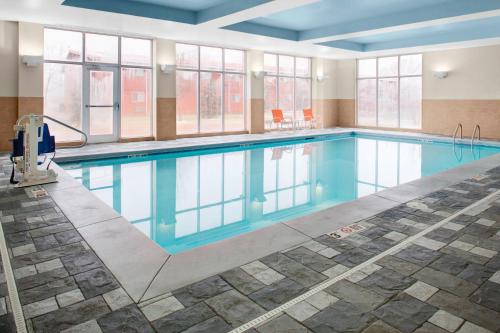 a swimming pool with blue water in a building at Holiday Inn Hotel & Suites Lima, an IHG Hotel in Lima