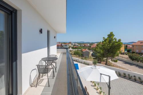 Fotografia z galérie ubytovania Villa Vodice with TWO POOLS v destinácii Vodice