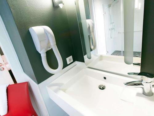 Ванная комната в ibis Colmar Centre