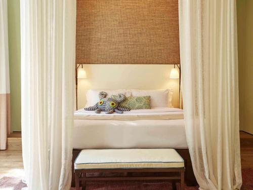 Veranda Resort & Villas Hua Hin Cha Amにあるベッド