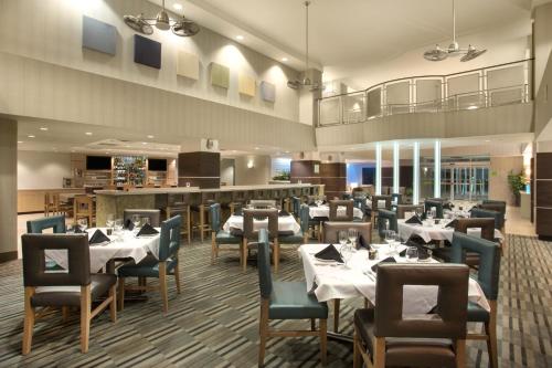 a restaurant with tables and chairs and a bar at Holiday Inn Scottsdale North- Airpark by IHG in Scottsdale