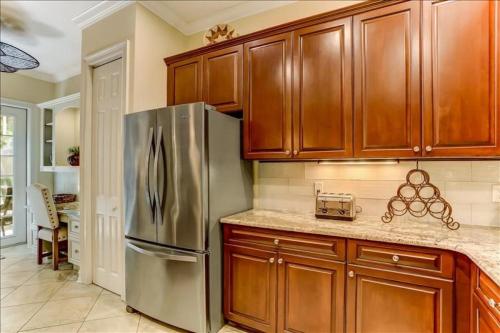 Una cocina o zona de cocina en Villas of Summer Beach