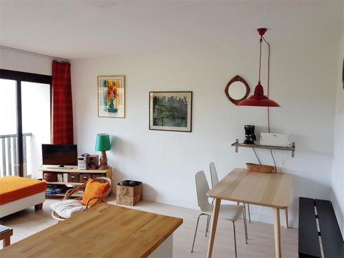 a living room with a table and a dining room at Réf 541,Seignosse Océan, Appartement 3 pièces, proche de la plage et des commerces, 4 personnes in Seignosse