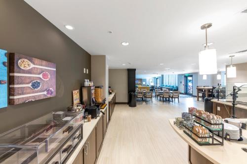 Η κουζίνα ή μικρή κουζίνα στο Staybridge Suites - Naples - Marco Island by IHG