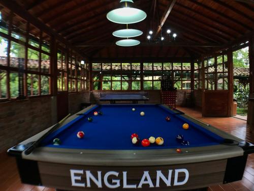 Biliár nebo kulečník v ubytování El Edén Country hotel y Club Residencial