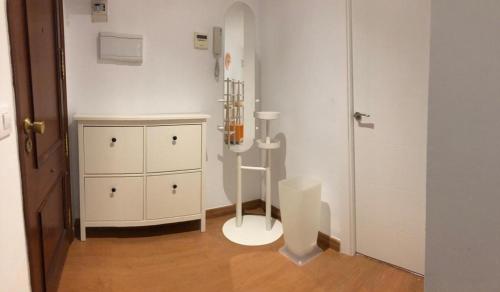 a room with a toilet in the corner of a room at Corazón de Nervión, excelente ubicación, opcion PARKING in Seville