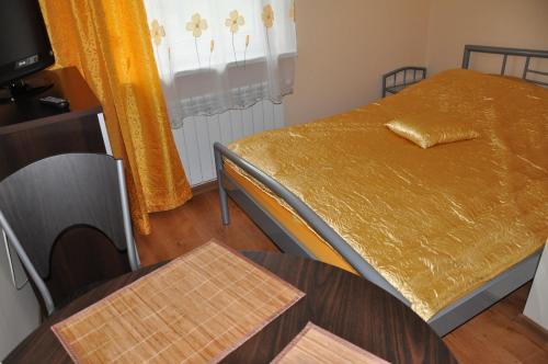 Uma cama ou camas num quarto em Przylesie